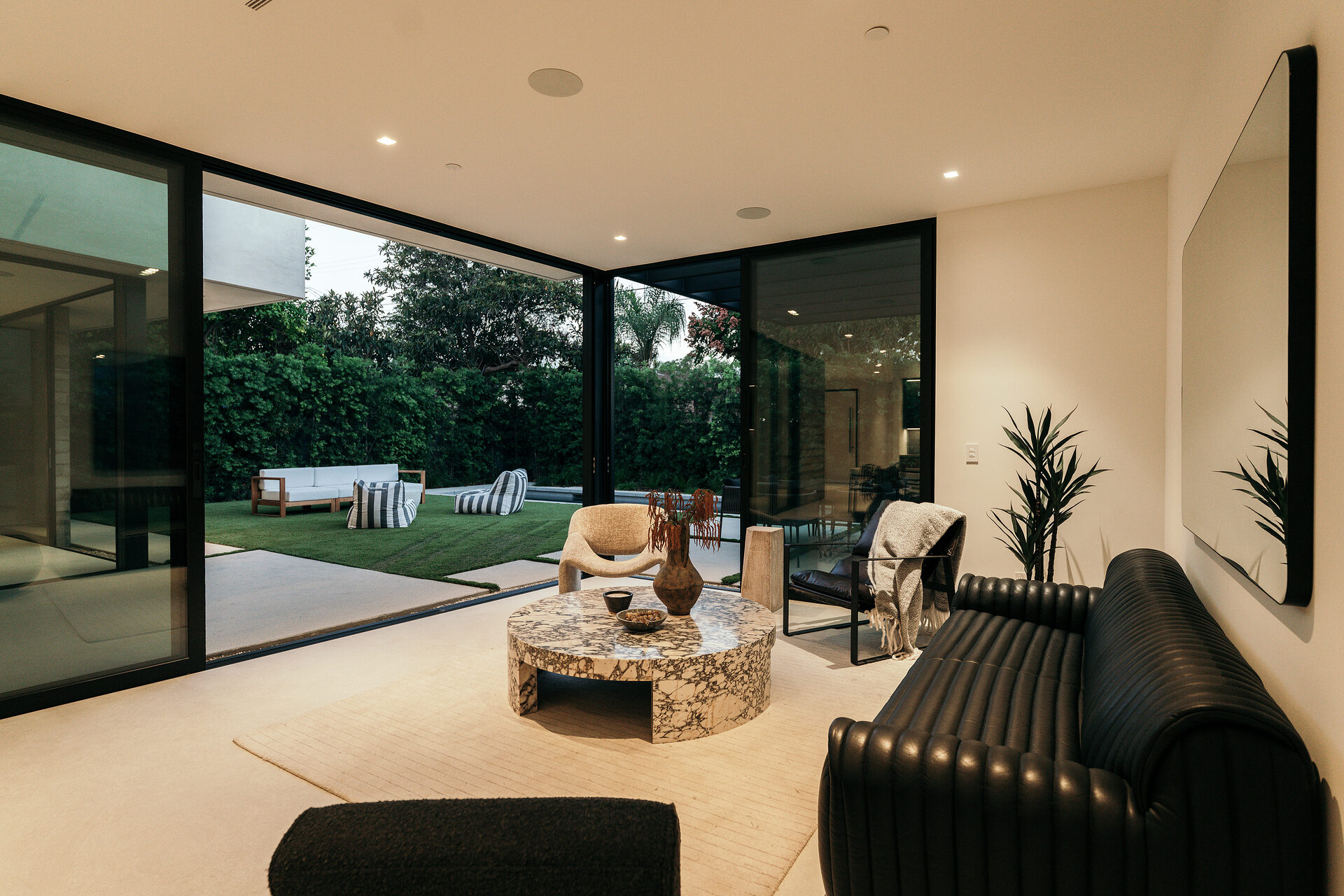 Indoor-Outdoor Living - Malcolm